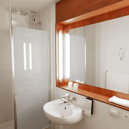 Campanile Nimes Sud - מלון 3*