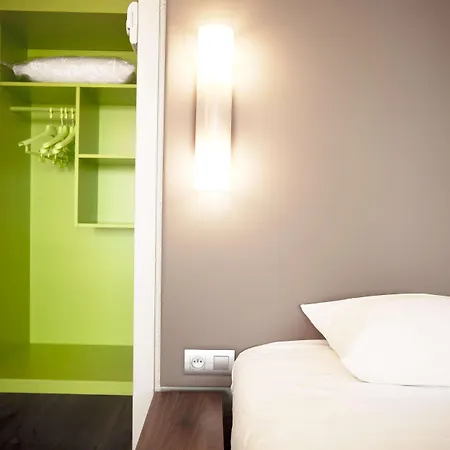 Hotel Campanile Nîmes Sud - 3*
